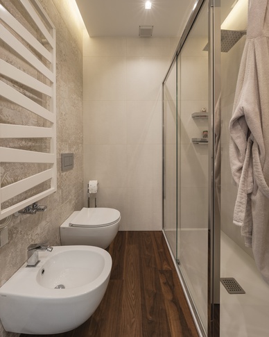 Bagno in stile contemporaneo di 6 di Annalisa Carli Architetto