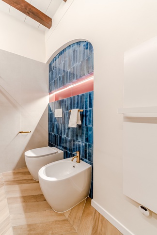 Bagno in stile contemporaneo di 5 di Gianluca Vetruccio Architetto