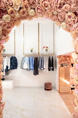 Open Space in stile glamour di 64 di Chiara Brenca / Interior Designer & Color Consultant Open Space in stile glamour di 64 di Chiara Brenca / Interior Designer & Color Consultant