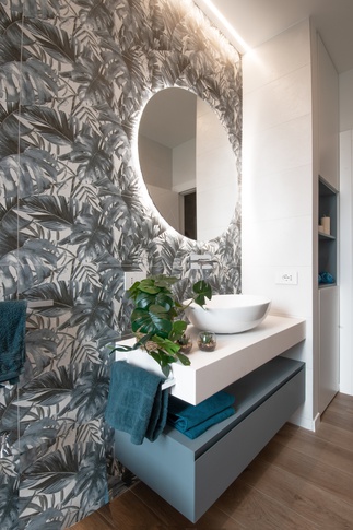 Bagno in stile contemporaneo di 7 di architetto Caterina Martini