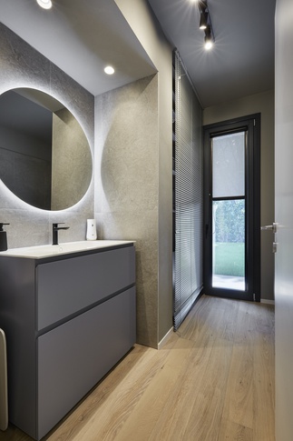 Bagno in stile transitional di 6 di Arar Studio di Arar Muna Isabella