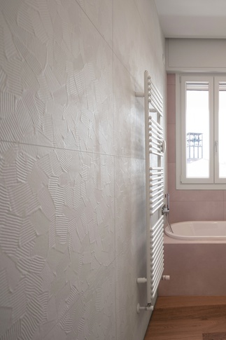 Bagno in stile contemporaneo di 6 di architetto Caterina Martini