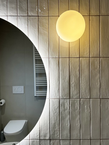 Bagno in stile contemporaneo di 5 di Studio Punto