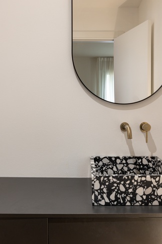 Bagno di Servizio in stile eclettico di 4 di HV8 Architettura