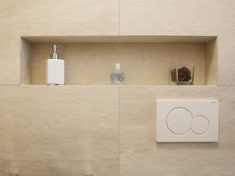 Bagno in stile contemporaneo di 6 di architetto Caterina Martini