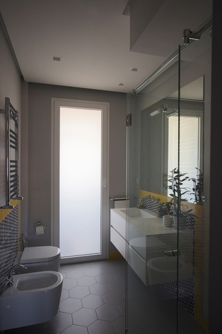 Bagno in stile contemporaneo di 10 di the_sign