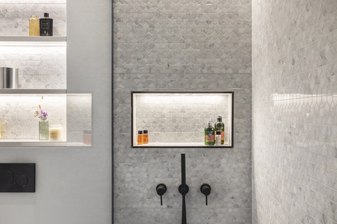 Bagno in stile contemporaneo di 4 di Chantal Forzatti architetto