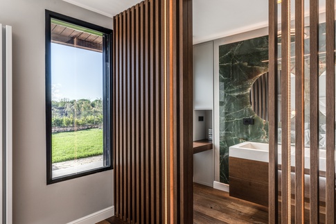 Bagno in stile contemporaneo di 6 di MOB Architects