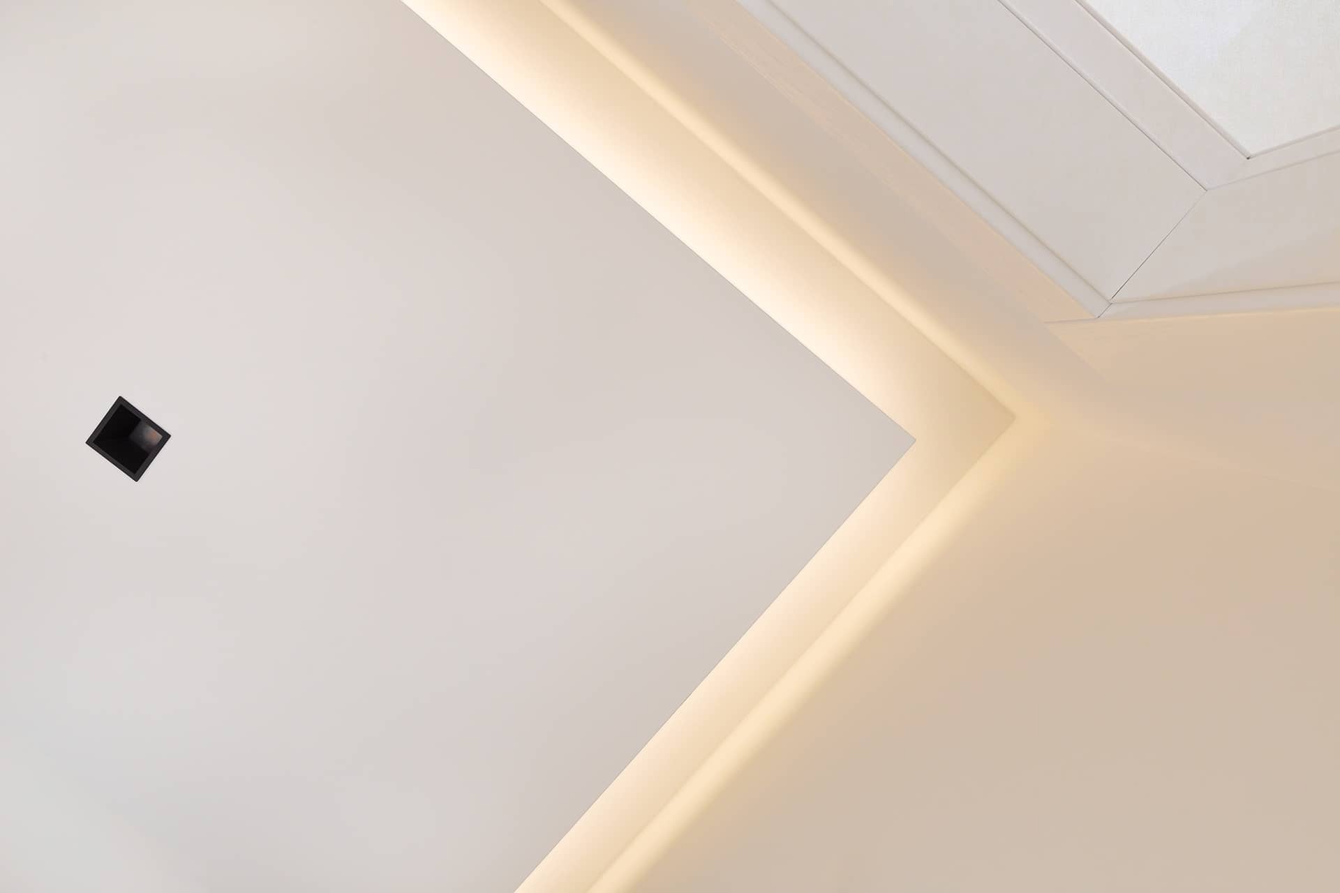 Illuminazione soffitto appartamento ristrutturato